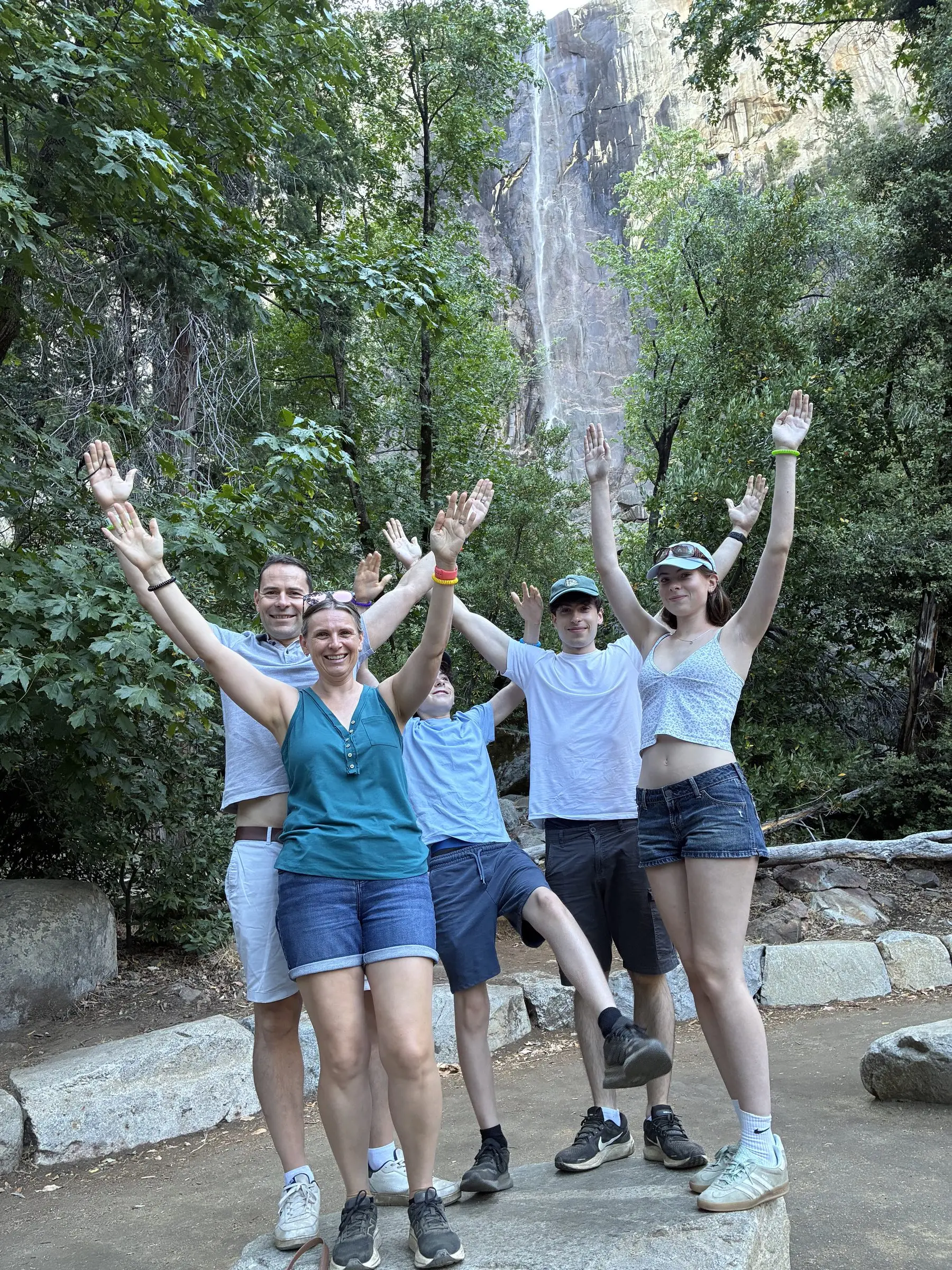 Small Group Glacier Point and Yosemite Valley Tour — photograph 3