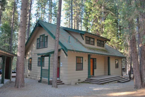 4 Day Yosemite Park Deluxe Vacation Home + Tour for 10